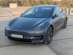 Silber Gebraucht 2022 Tesla Model 3 Standard Range Plus Limousine | 32.900 € (Etwas zu teuer)