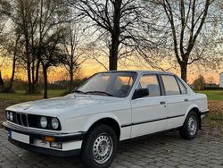Weiß Gebraucht 1987 BMW 316 Kleinwagen | 5.300 €