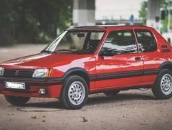 Rot Gebraucht 1988 Peugeot 205 GTi Kleinwagen | 13.500 €