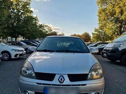 Grau Gebraucht 2006 Renault Clio II Kleinwagen | 900 € (Fairer Preis)