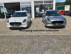 Premium silver metallic Neu 2025 Suzuki Swift GL Limousine | 19.450 €