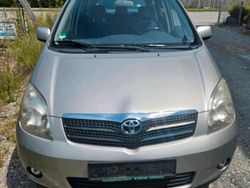 Grün Gebraucht 2002 Toyota Corolla Verso Van / Kleinbus | 2.590 €