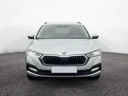 Brilliantsilber Gebraucht 2023 Skoda Octavia Ambition Kombi | 24.990 € (Superpreis)