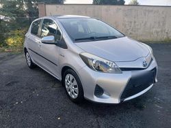 Silber Gebraucht 2013 Toyota Yaris Hybrid Kleinwagen | 8.999 € (Etwas zu teuer)