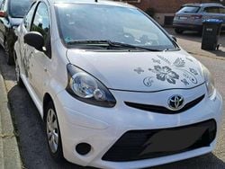 Weiß Gebraucht 2013 Toyota Aygo Kleinwagen | 5.000 € (Fairer Preis)