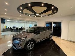 Grau Gebraucht 2022 Renault Captur SUV | 18.600 € (Fairer Preis)