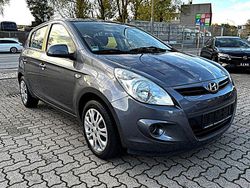 Grau Gebraucht 2011 Hyundai i20 Comfort Limousine | 6.590 € (Fairer Preis)