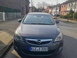Grau Gebraucht 2010 Opel Astra Edition Limousine | 4.000 € (Fairer Preis)