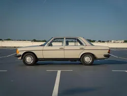 Grau Gebraucht 1981 Mercedes E230 Limousine | 16.000 €