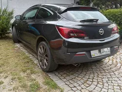 Schwarz Gebraucht 2012 Opel Astra GTC Limousine | 5.300 € (Guter Preis)