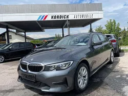 Grau Gebraucht 2021 BMW 318 Sport Line Kombi | 22.900 € (Guter Preis)
