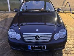 Blau Gebraucht 2005 Mercedes C180 Sport Coupé | 3.750 € (Etwas zu teuer)