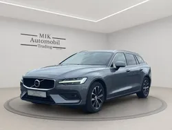 Grau Gebraucht 2021 Volvo V60 Momentum Kombi | 23.333 € (Superpreis)