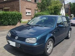 Grün Gebraucht 2002 VW Golf IV Kleinwagen | 2.600 € (Etwas zu teuer)