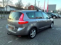 Grau Gebraucht 2010 Renault Grand Scénic III Van / Kleinbus | 5.600 € (Fairer Preis)