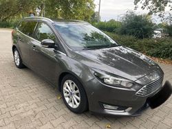 Grau Gebraucht 2015 Ford Focus Titanium Kombi | 7.499 € (Guter Preis)
