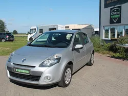 Silber Gebraucht 2011 Renault Clio II Kleinwagen | 4.450 € (Etwas zu teuer)