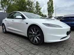 Weiß Gebraucht 2024 Tesla Model 3 Long Range Limousine | 42.950 €