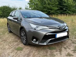 Andere außenfarben Gebraucht 2017 Toyota Avensis Kombi | 13.000 € (Fairer Preis)