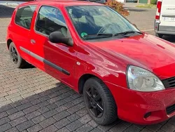 Rot Gebraucht 2012 Renault Clio IV Kleinwagen | 3.800 €