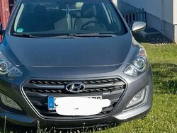 Grau Gebraucht 2015 Hyundai i30 Trend Kombi | 9.500 € (Fairer Preis)