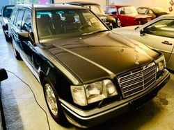 Schwarz Gebraucht 1993 Mercedes E36 AMG AMG Limousine | 77.500 €