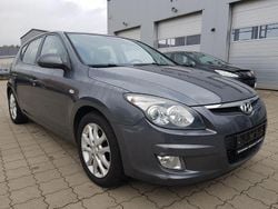 Grau Gebraucht 2009 Hyundai i30 Style Limousine | 2.300 € (Superpreis)