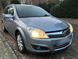 Grau Gebraucht 2009 Opel Astra Kombi | 2.450 € (Etwas zu teuer)