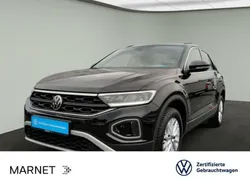 Deep black perleffekt Gebraucht 2024 VW T-Roc Life SUV | 21.690 € (Guter Preis)