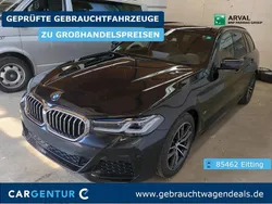 Black sapphire Gebraucht 2021 BMW 520 M Sport Kombi | 37.897 € (Fairer Preis)