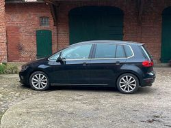 Schwarz Gebraucht 2015 VW Golf Sportsvan Highline Van / Kleinbus | 10.000 € (Fairer Preis)