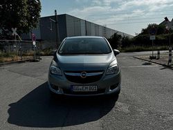 Grau Gebraucht 2014 Opel Meriva Van / Kleinbus | 5.999 € (Fairer Preis)
