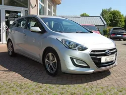 Silber Gebraucht 2015 Hyundai i30 YES! Kombi | 9.490 € (Fairer Preis)
