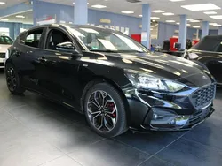 Schwarz Gebraucht 2021 Ford Focus ST-Line X Limousine | 22.980 € (Guter Preis)