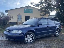 Blau Gebraucht 2000 VW Passat Highline Kombi | 2.200 € (Fairer Preis)