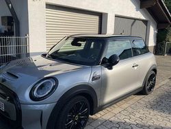 Silber Gebraucht 2023 Mini Cooper SE Classic Kleinwagen | 20.900 € (Fairer Preis)