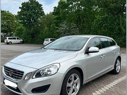 Grau Gebraucht 2012 Volvo V60 Kombi | 6.800 € (Fairer Preis)