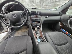 Silber Gebraucht 2002 Mercedes 320 Avantgarde Limousine | 2.300 €