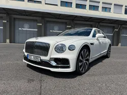 Weiß Gebraucht 2021 Bentley Flying Spur Limousine | 185.130 € (Etwas zu teuer)