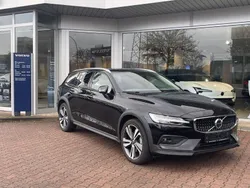 Schwarz Gebraucht 2023 Volvo V60 CC Plus Kombi | 45.900 € (Etwas zu teuer)