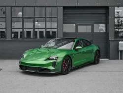Grün Gebraucht 2022 Porsche Taycan GTS Limousine | 79.730 € (Superpreis)