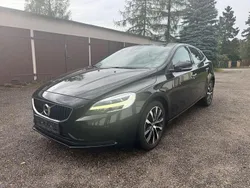 Schwarz Gebraucht 2019 Volvo V40 Momentum Kombi | 16.700 € (Fairer Preis)