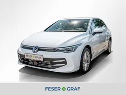 Pure white Gebraucht 2024 VW Golf VIII Style Limousine | 27.480 € (Guter Preis)