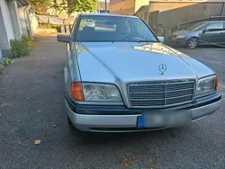 Silber Gebraucht 1993 Mercedes 200 Limousine | 9.500 €