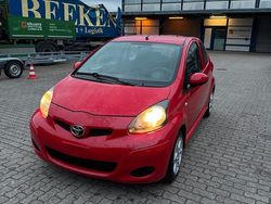 Rot Gebraucht 2011 Toyota Aygo Kleinwagen | 2.500 € (Fairer Preis)