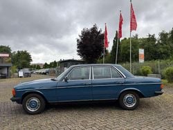 Blau uni Gebraucht 1981 Mercedes 200 Limousine | 13.900 €