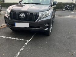 Grau Gebraucht 2018 Toyota Land Cruiser Basis SUV | 26.500 €