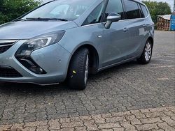 Grau Gebraucht 2014 Opel Zafira Van / Kleinbus | 5.300 € (Fairer Preis)