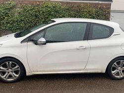 Weiß Gebraucht 2012 Peugeot 208 Kleinwagen | 4.700 € (Guter Preis)