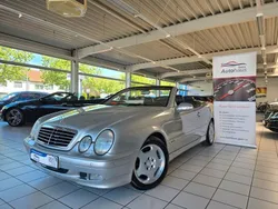 Silber Gebraucht 2001 Mercedes CLK200 Elegance Cabrio | 9.990 €